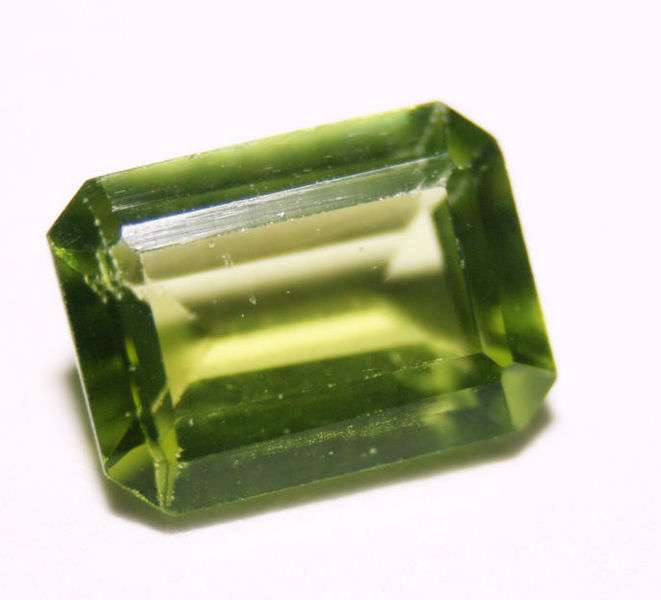 Peridot Meaning: Healing Properties, Benefits, and Uses